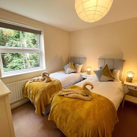 سوثامبتون Best Price - Amazing 2 Bed 2 Bath - 4 Singles Or Super King Beds, 10 Min Walk To City Centre, 5 Minute Walk To Mayflower Theatre, Smart Tv, Ensuite, Balcony, Free Parking المظهر الخارجي الصورة