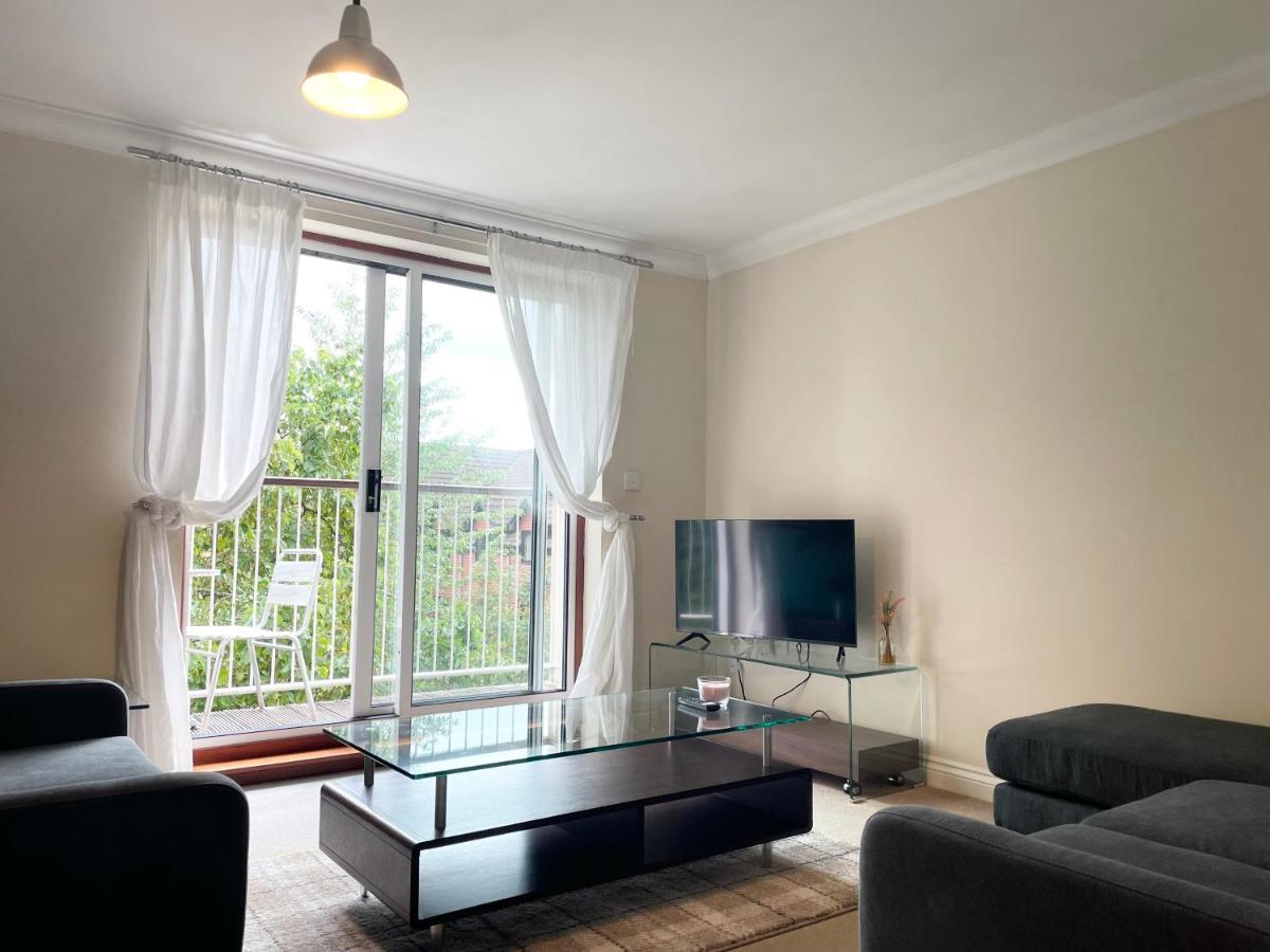 سوثامبتون Best Price - Amazing 2 Bed 2 Bath - 4 Singles Or Super King Beds, 10 Min Walk To City Centre, 5 Minute Walk To Mayflower Theatre, Smart Tv, Ensuite, Balcony, Free Parking المظهر الخارجي الصورة