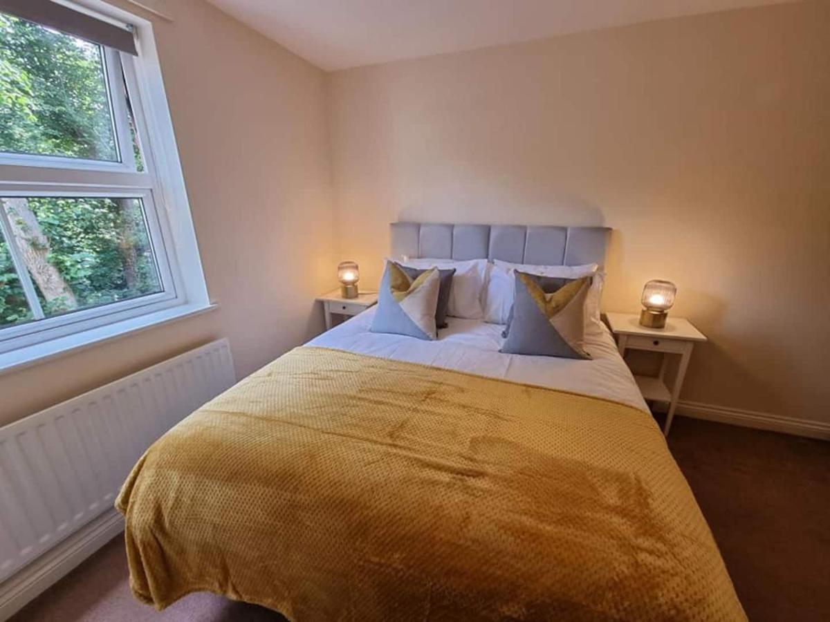 سوثامبتون Best Price - Amazing 2 Bed 2 Bath - 4 Singles Or Super King Beds, 10 Min Walk To City Centre, 5 Minute Walk To Mayflower Theatre, Smart Tv, Ensuite, Balcony, Free Parking المظهر الخارجي الصورة