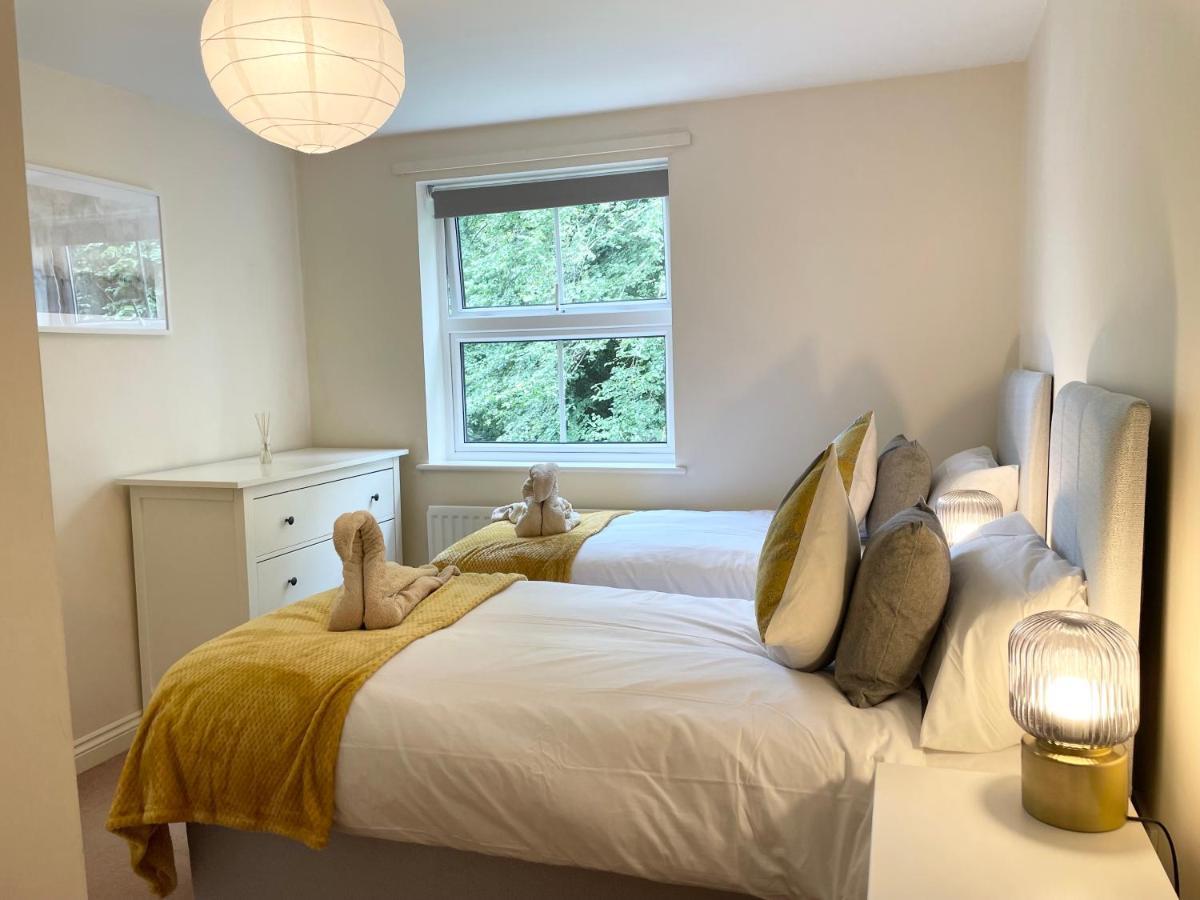 سوثامبتون Best Price - Amazing 2 Bed 2 Bath - 4 Singles Or Super King Beds, 10 Min Walk To City Centre, 5 Minute Walk To Mayflower Theatre, Smart Tv, Ensuite, Balcony, Free Parking المظهر الخارجي الصورة