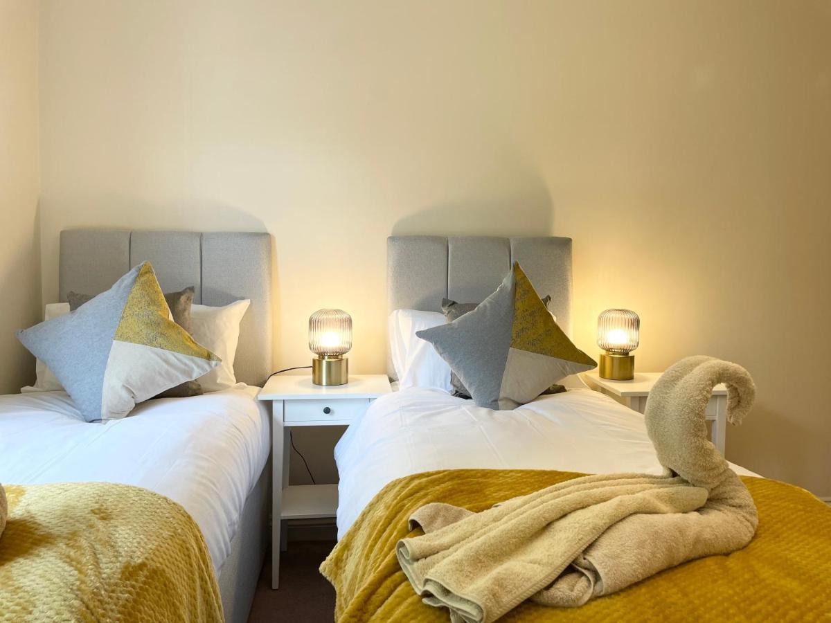 سوثامبتون Best Price - Amazing 2 Bed 2 Bath - 4 Singles Or Super King Beds, 10 Min Walk To City Centre, 5 Minute Walk To Mayflower Theatre, Smart Tv, Ensuite, Balcony, Free Parking المظهر الخارجي الصورة